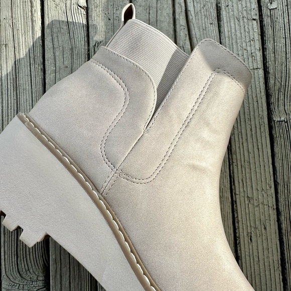 DV by Dolce Vita Gently Used Ankle Bootie Size 8 - Picture 3 of 14